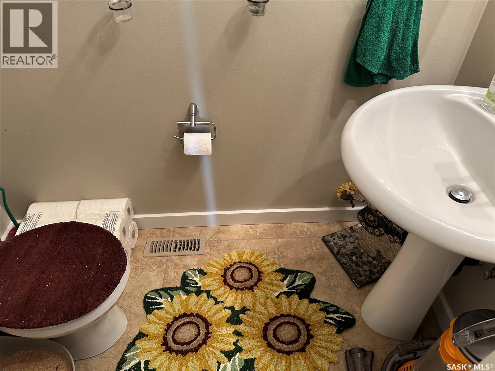 18 880 5th Street, Weyburn, Saskatchewan  S4H 1A4 - Photo 7 - SK027687