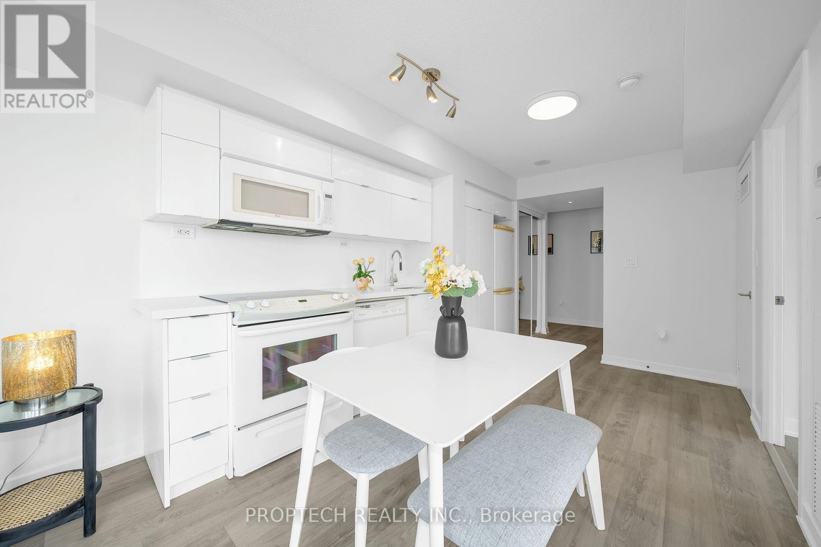 2902 - 21 Iceboat Terrace, Toronto, Ontario  M5V 4A9 - Photo 4 - C12828412