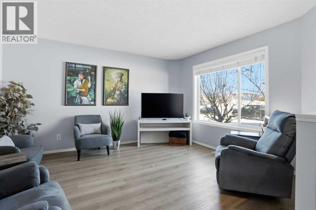 7 Bridleridge Link Sw, Calgary, Alberta  T2Y 4L3 - Photo 4 - A2284256