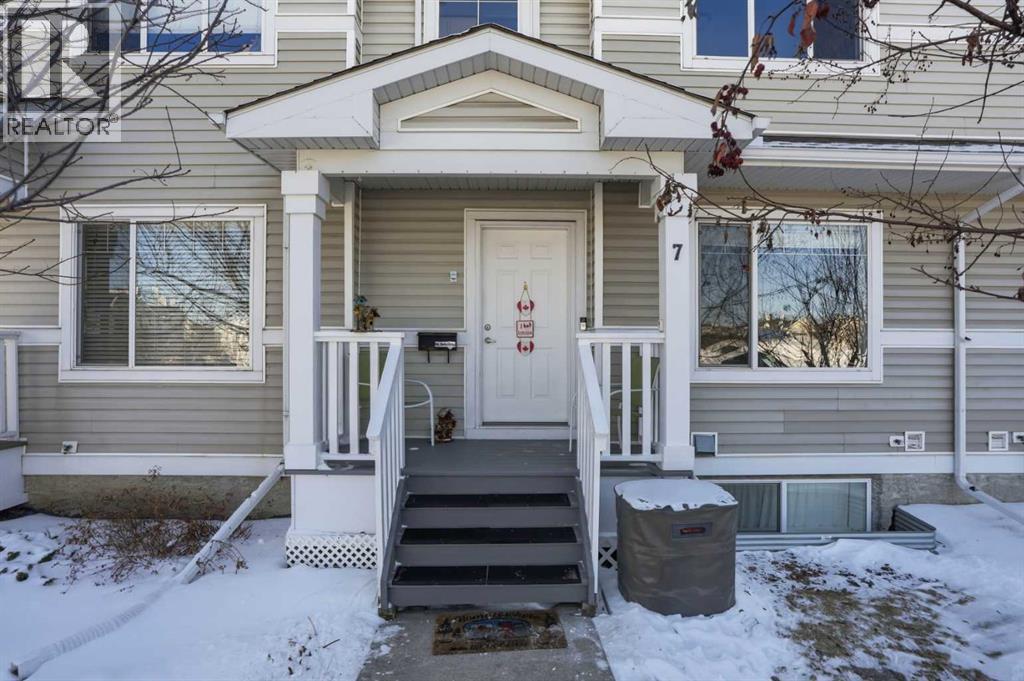 7 Bridleridge Link Sw, Calgary, Alberta  T2Y 4L3 - Photo 2 - A2284256