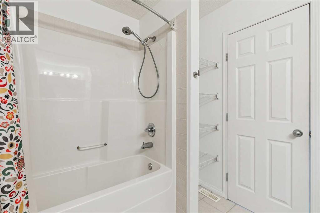 114 Royal Birch Villas Nw, Calgary, Alberta  T3G 5V2 - Photo 13 - A2289070