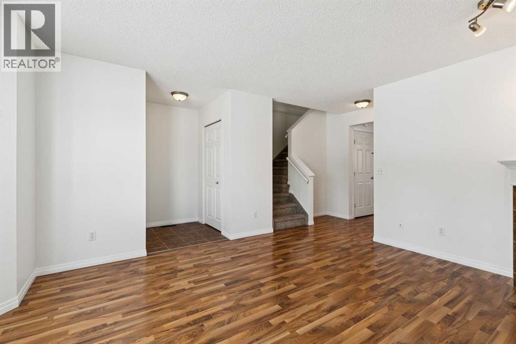 114 Royal Birch Villas Nw, Calgary, Alberta  T3G 5V2 - Photo 8 - A2289070