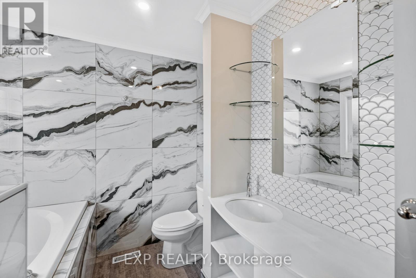 598 Lyman Boulevard, Newmarket (Stonehaven-Wyndham), Ontario  L3X 1V9 - Photo 26 - N12828348