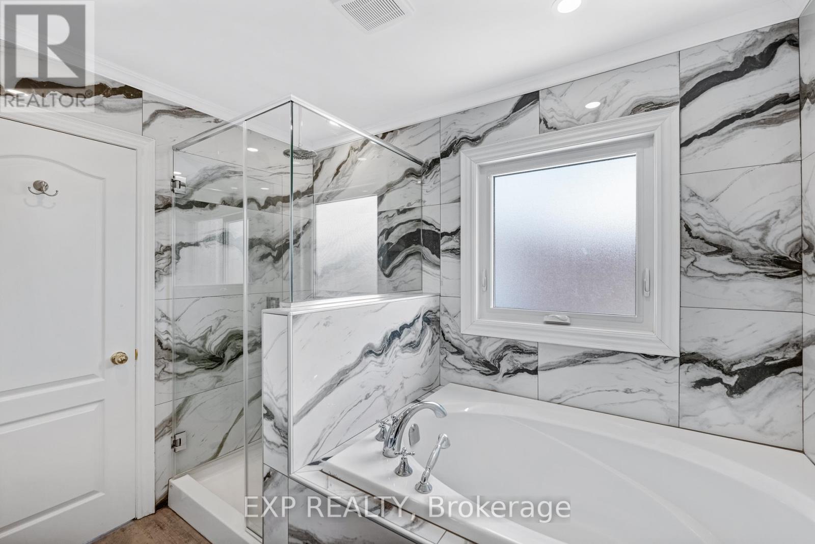 598 Lyman Boulevard, Newmarket (Stonehaven-Wyndham), Ontario  L3X 1V9 - Photo 27 - N12828348