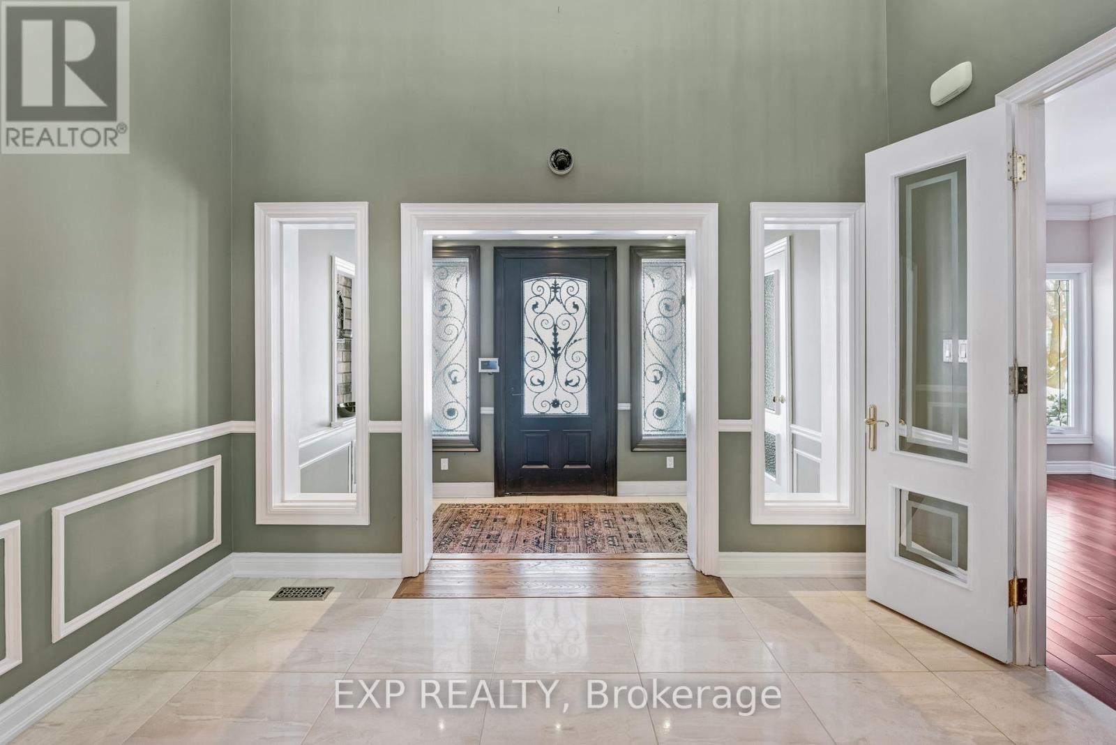 598 Lyman Boulevard, Newmarket (Stonehaven-Wyndham), Ontario  L3X 1V9 - Photo 4 - N12828348