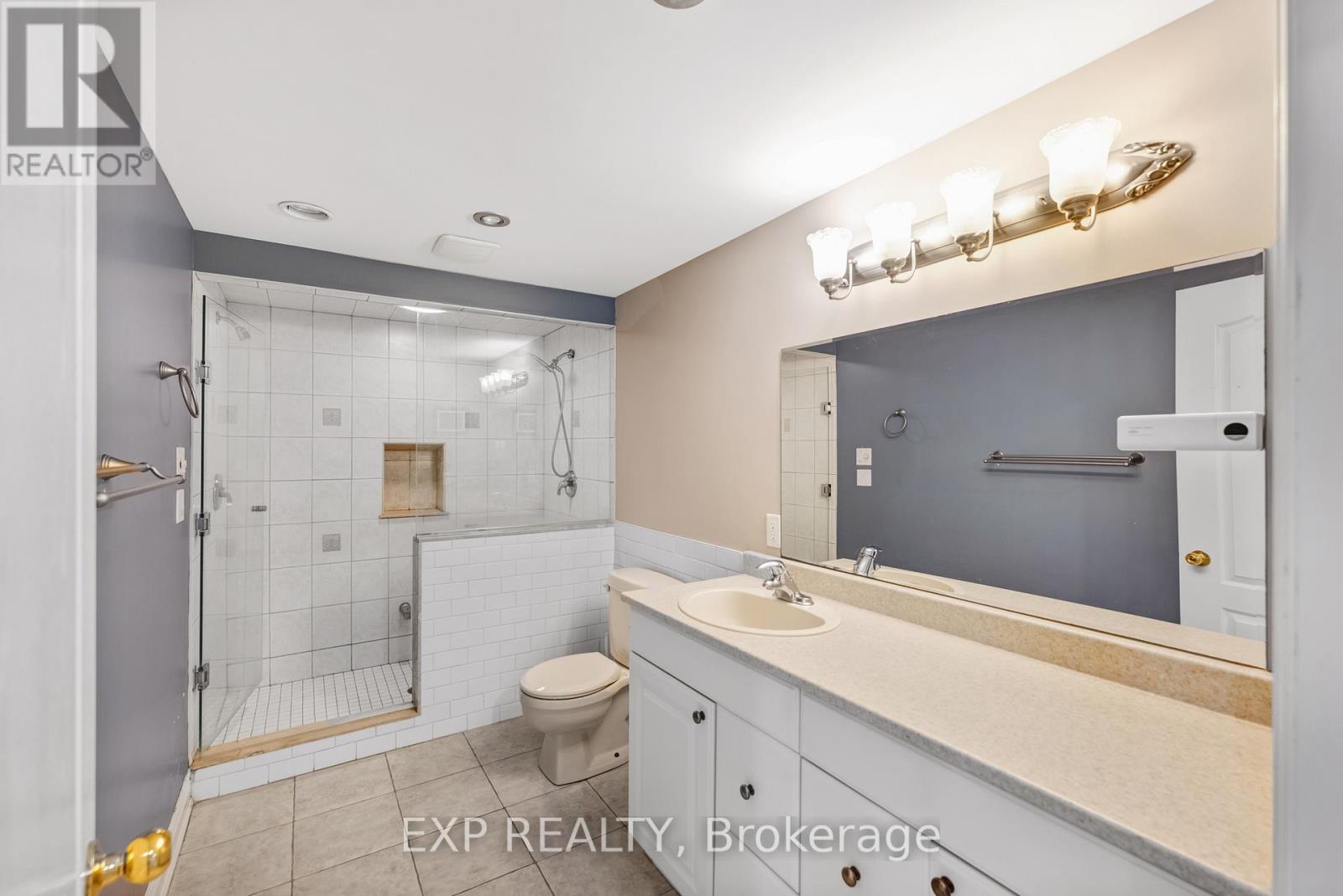 598 Lyman Boulevard, Newmarket (Stonehaven-Wyndham), Ontario  L3X 1V9 - Photo 42 - N12828348