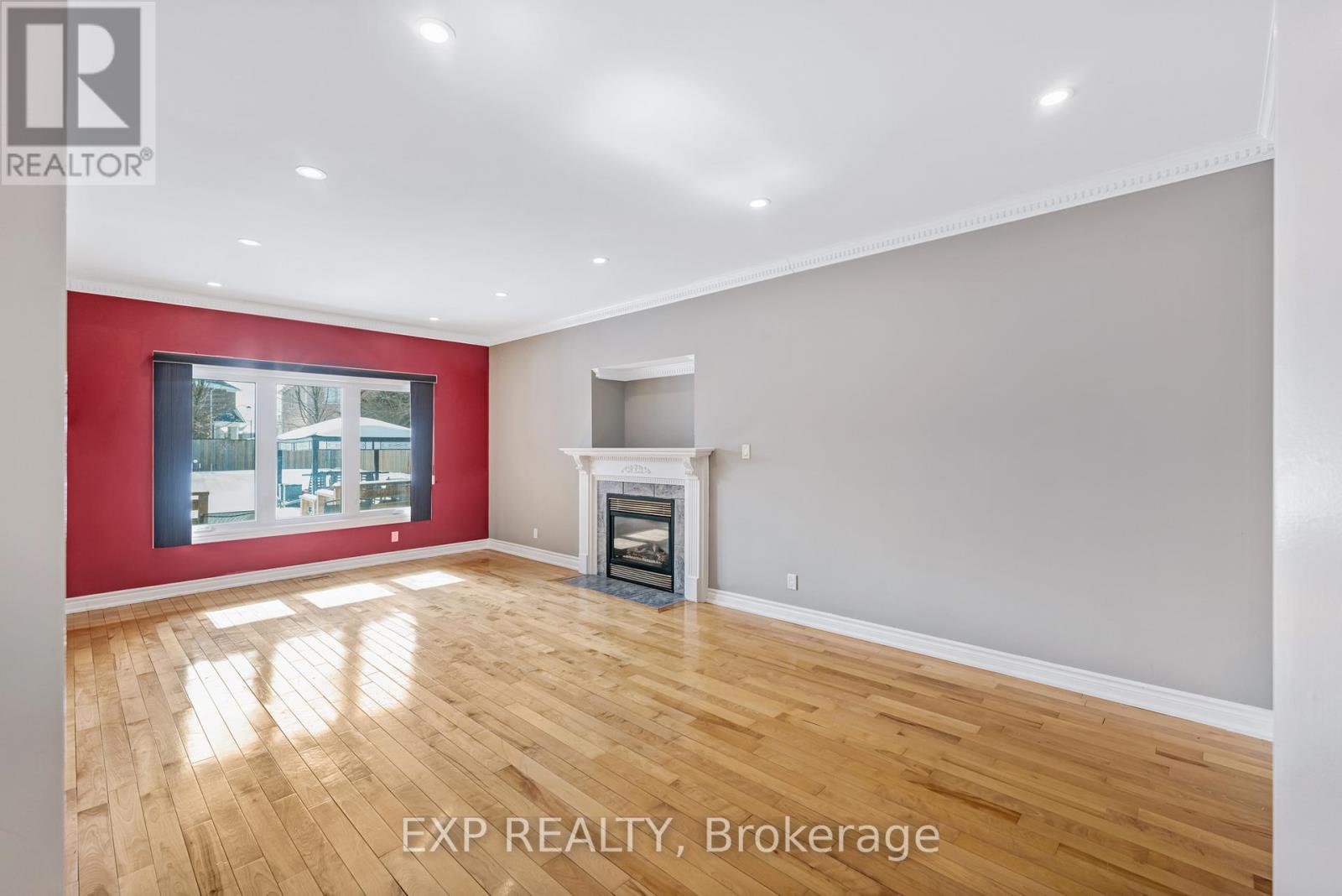 598 Lyman Boulevard, Newmarket (Stonehaven-Wyndham), Ontario  L3X 1V9 - Photo 5 - N12828348