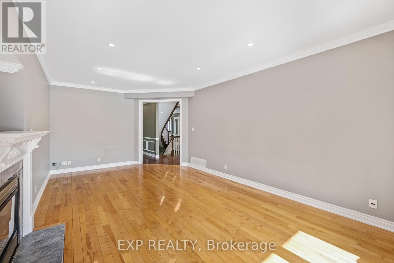 598 Lyman Boulevard, Newmarket (Stonehaven-Wyndham), Ontario  L3X 1V9 - Photo 6 - N12828348