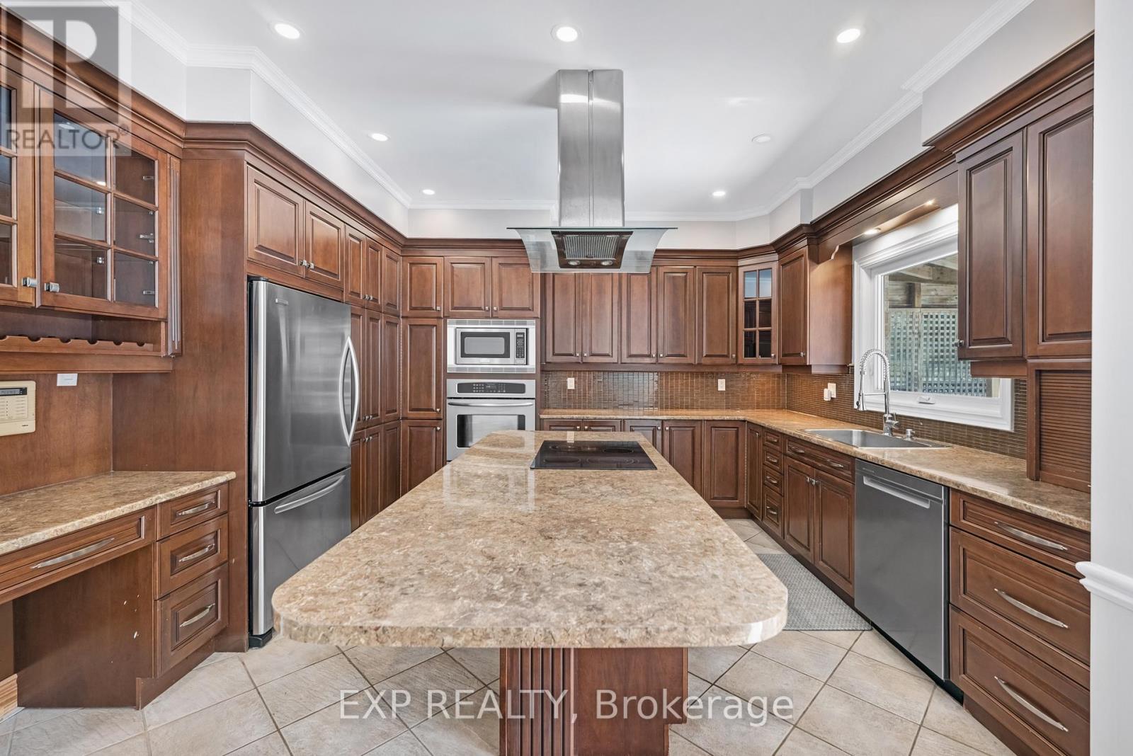 598 Lyman Boulevard, Newmarket (Stonehaven-Wyndham), Ontario  L3X 1V9 - Photo 9 - N12828348