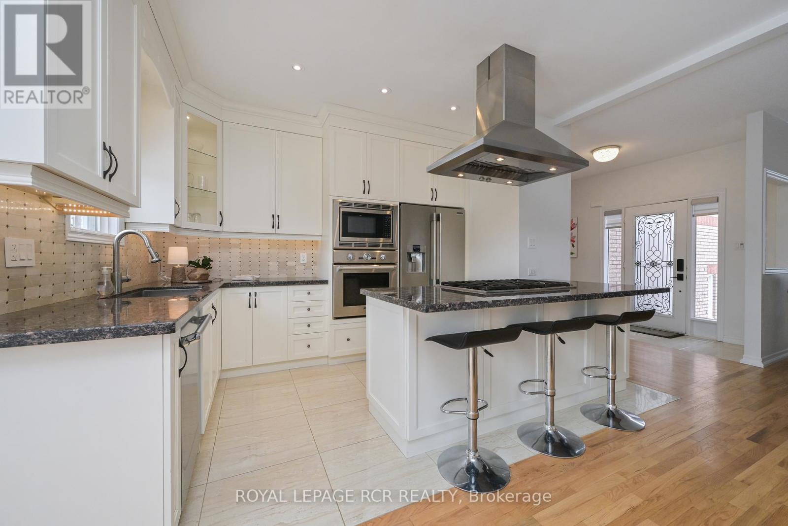 29 Depeuter Crescent, Bradford West Gwillimbury, Ontario  L3Z 3A3 - Photo 7 - N12828416