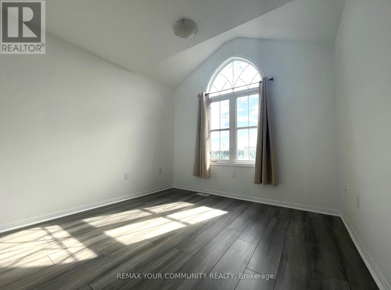 22 Gladys Clarkson Drive, Whitchurch-Stouffville (Stouffville), Ontario  L4A 0Z6 - Photo 11 - N12828436