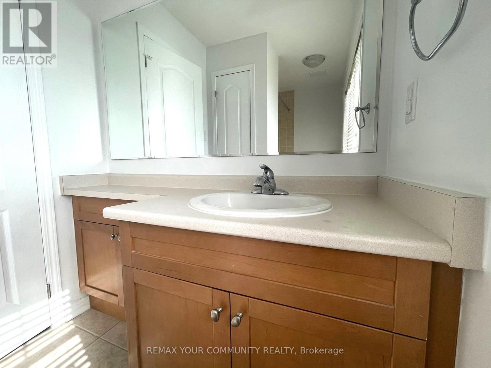 22 Gladys Clarkson Drive, Whitchurch-Stouffville (Stouffville), Ontario  L4A 0Z6 - Photo 12 - N12828436