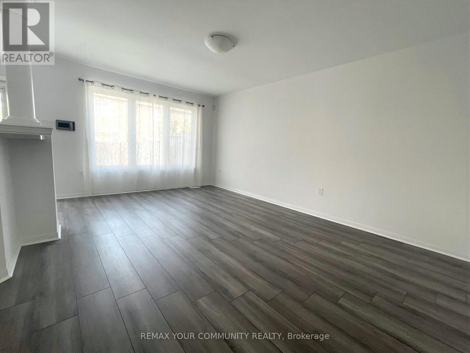 22 Gladys Clarkson Drive, Whitchurch-Stouffville (Stouffville), Ontario  L4A 0Z6 - Photo 2 - N12828436