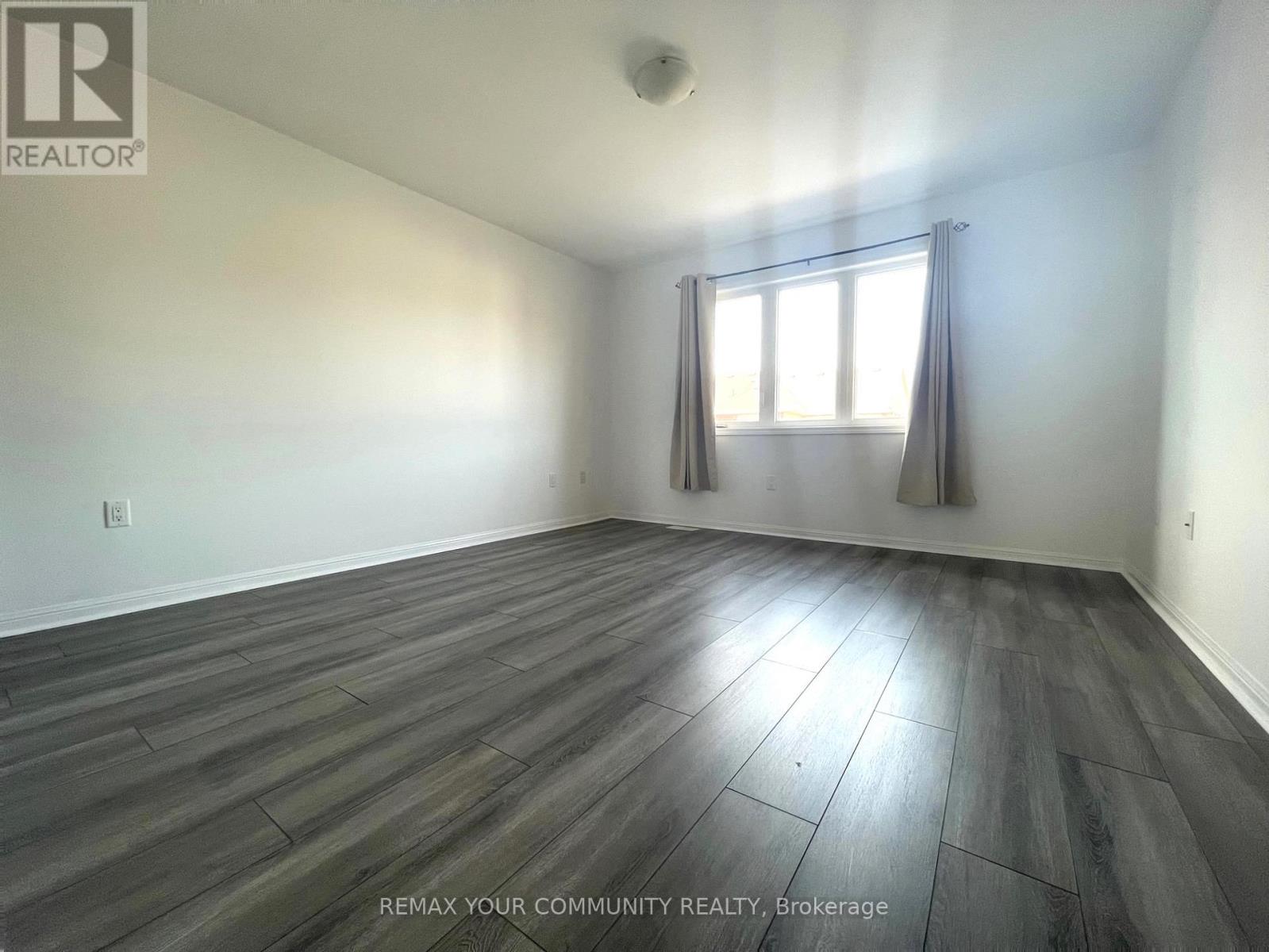 22 Gladys Clarkson Drive, Whitchurch-Stouffville (Stouffville), Ontario  L4A 0Z6 - Photo 7 - N12828436