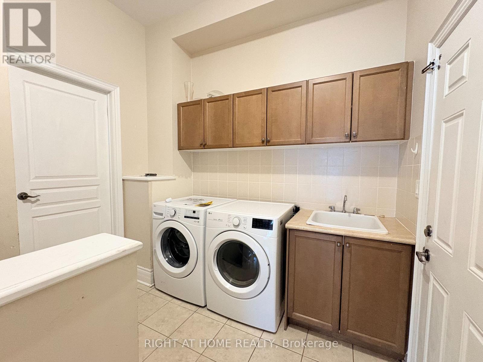 3353 Skipton Lane, Oakville, Ontario  L6M 0K3 - Photo 11 - W12828290