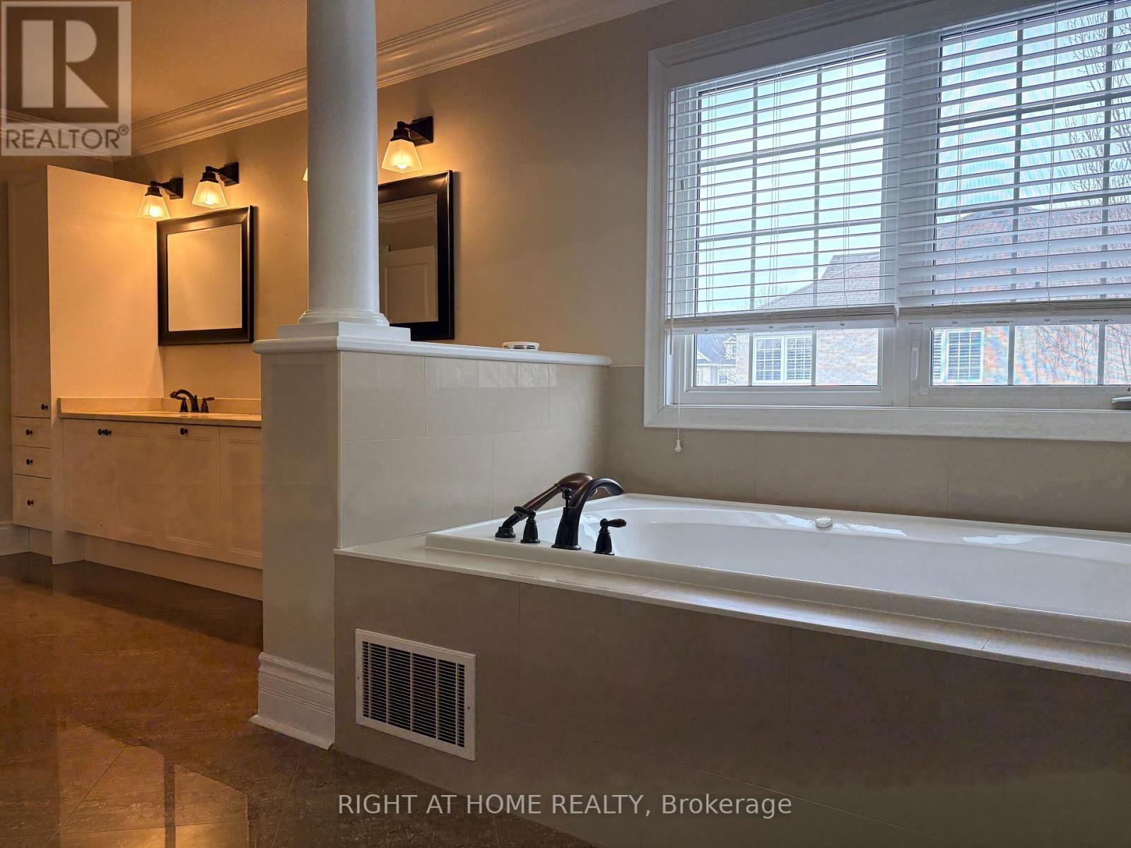 3353 Skipton Lane, Oakville, Ontario  L6M 0K3 - Photo 18 - W12828290