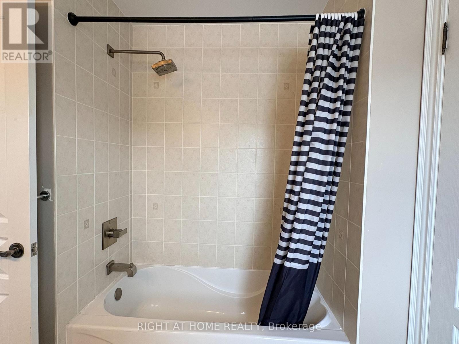 3353 Skipton Lane, Oakville, Ontario  L6M 0K3 - Photo 22 - W12828290