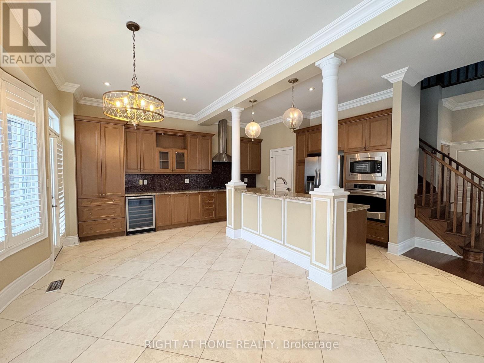 3353 Skipton Lane, Oakville, Ontario  L6M 0K3 - Photo 6 - W12828290