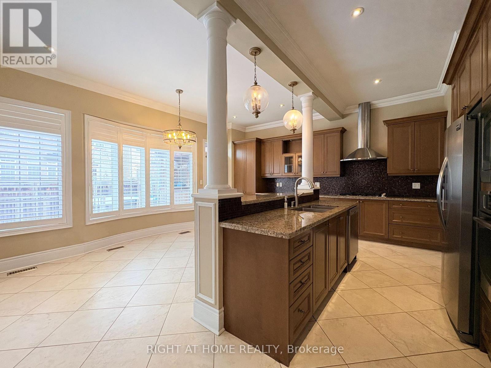 3353 Skipton Lane, Oakville, Ontario  L6M 0K3 - Photo 7 - W12828290