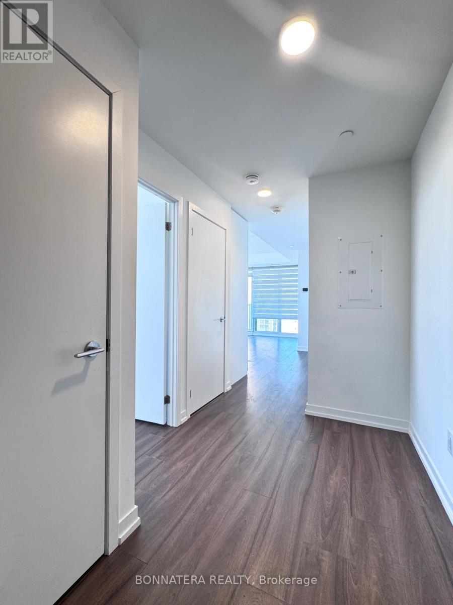 2004 - 4065 Confederation Parkway, Mississauga, Ontario  L5B 0L4 - Photo 3 - W12828294