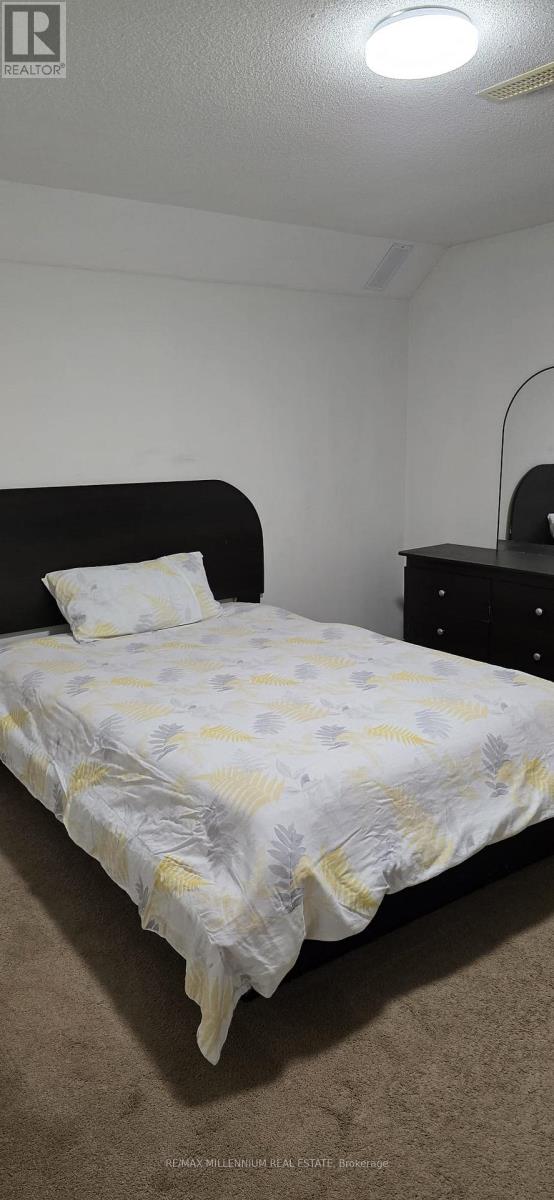 7125 Baskerville Run, Mississauga, Ontario  L5W 1W3 - Photo 12 - W12828298