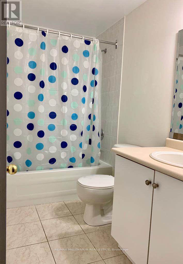 7125 Baskerville Run, Mississauga, Ontario  L5W 1W3 - Photo 13 - W12828298