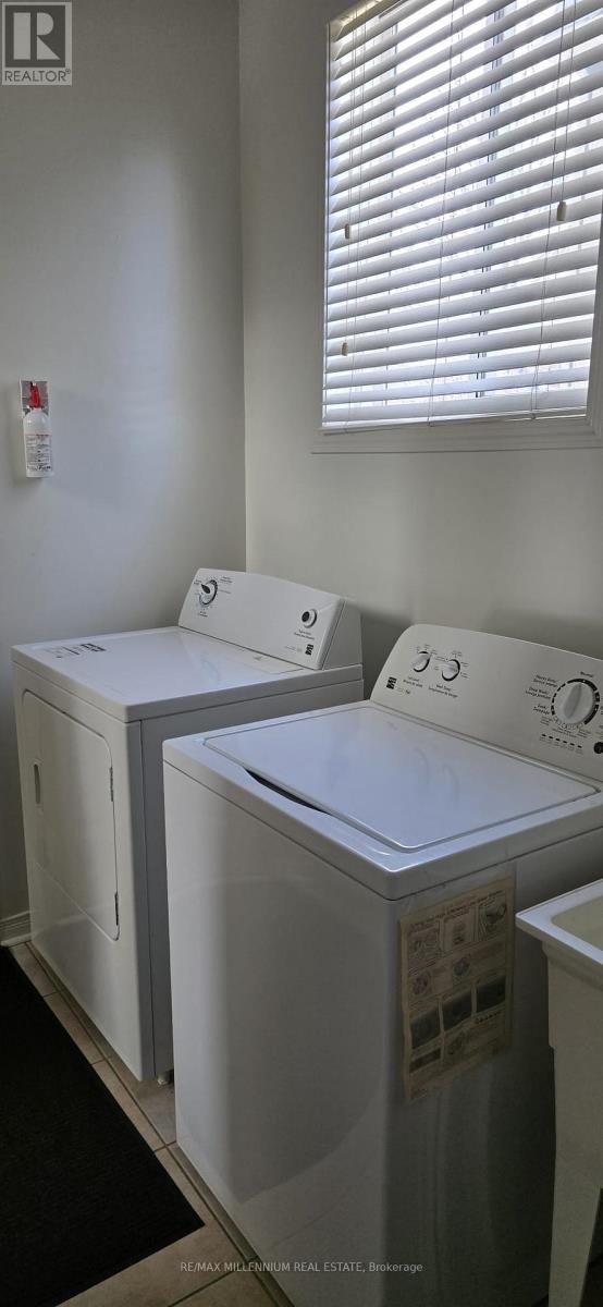 7125 Baskerville Run, Mississauga, Ontario  L5W 1W3 - Photo 15 - W12828298