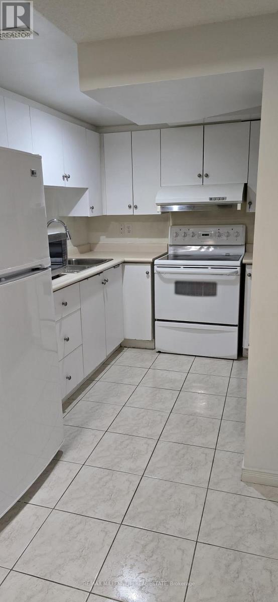 7125 Baskerville Run, Mississauga, Ontario  L5W 1W3 - Photo 2 - W12828298