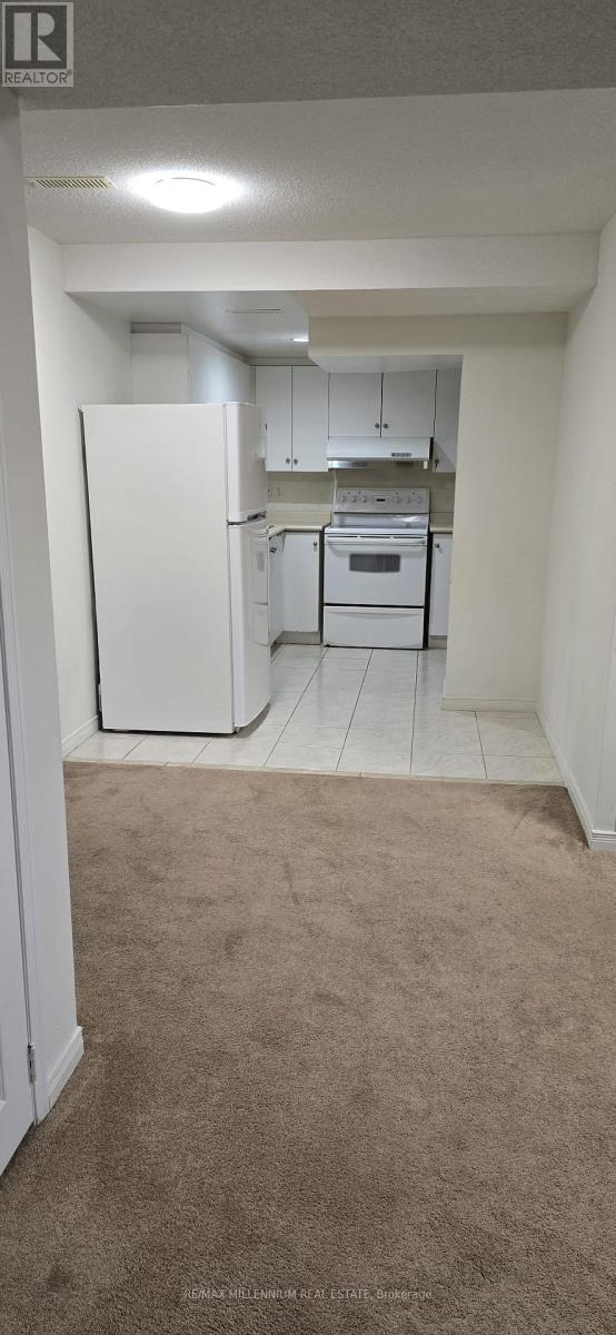 7125 Baskerville Run, Mississauga, Ontario  L5W 1W3 - Photo 3 - W12828298