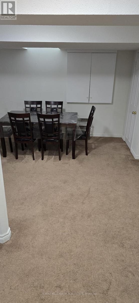 7125 Baskerville Run, Mississauga, Ontario  L5W 1W3 - Photo 5 - W12828298