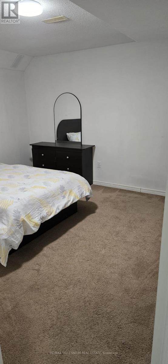 7125 Baskerville Run, Mississauga, Ontario  L5W 1W3 - Photo 8 - W12828298