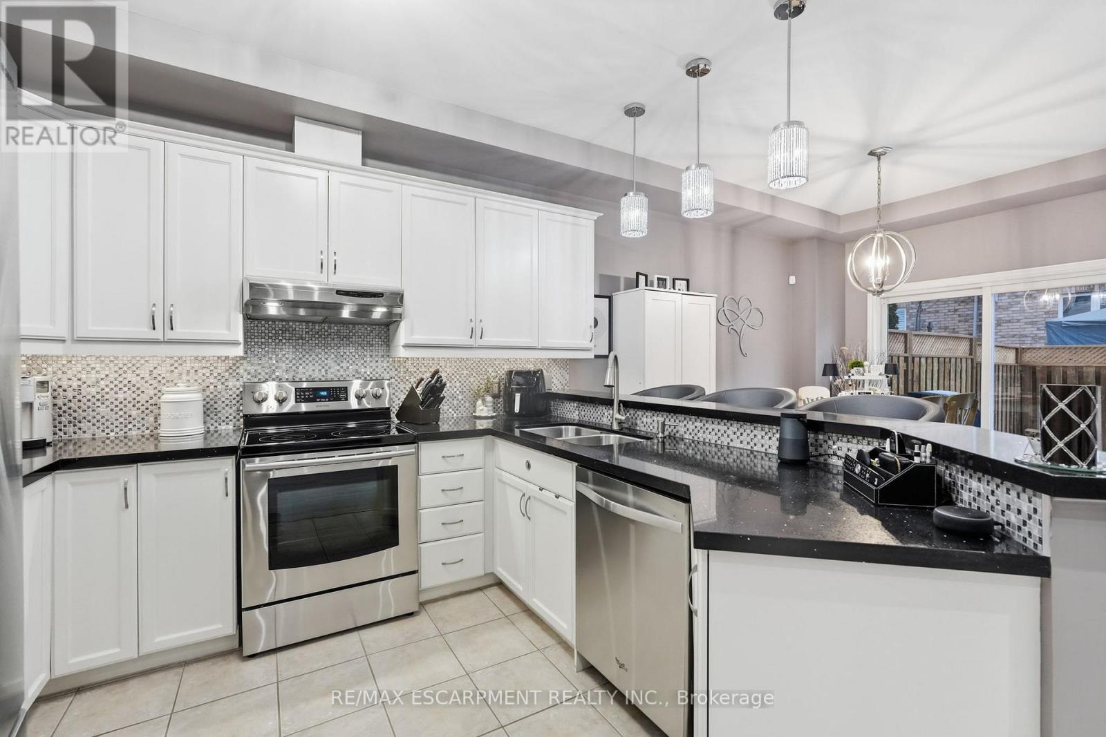 5317 Applegarth Drive, Burlington, Ontario  L7L 7E3 - Photo 13 - W12828418