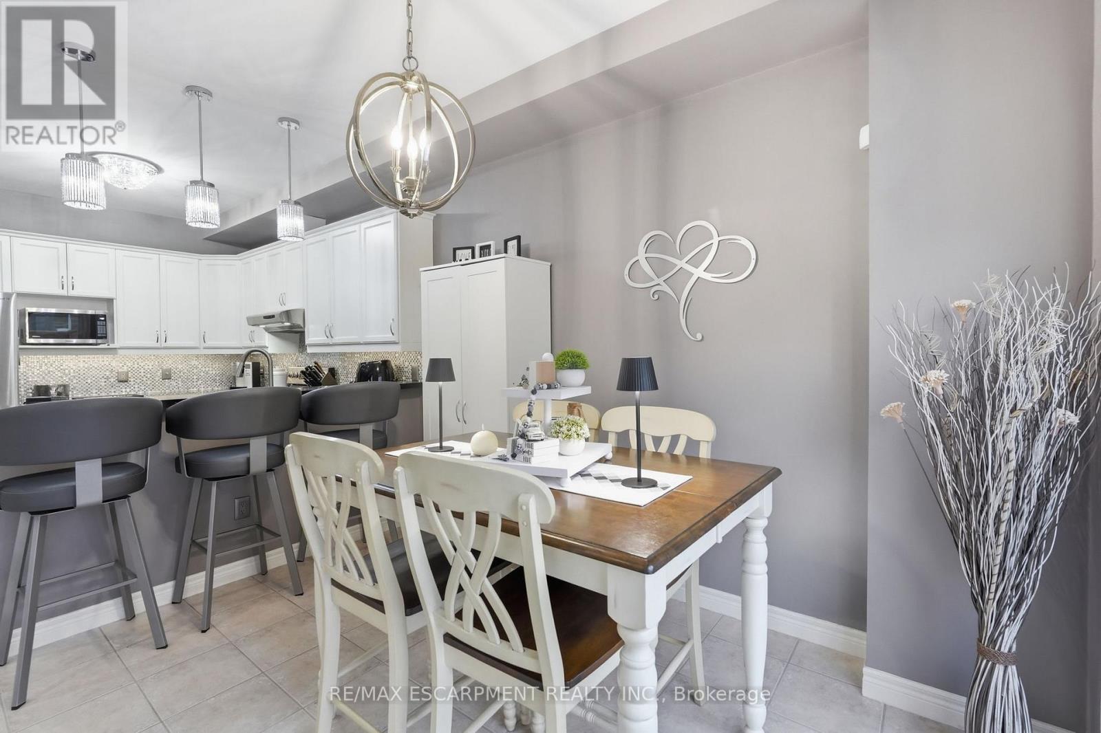 5317 Applegarth Drive, Burlington, Ontario  L7L 7E3 - Photo 17 - W12828418