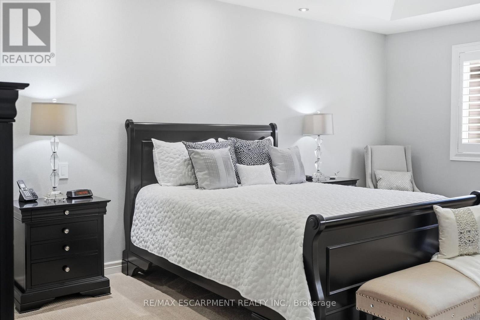 5317 Applegarth Drive, Burlington, Ontario  L7L 7E3 - Photo 22 - W12828418