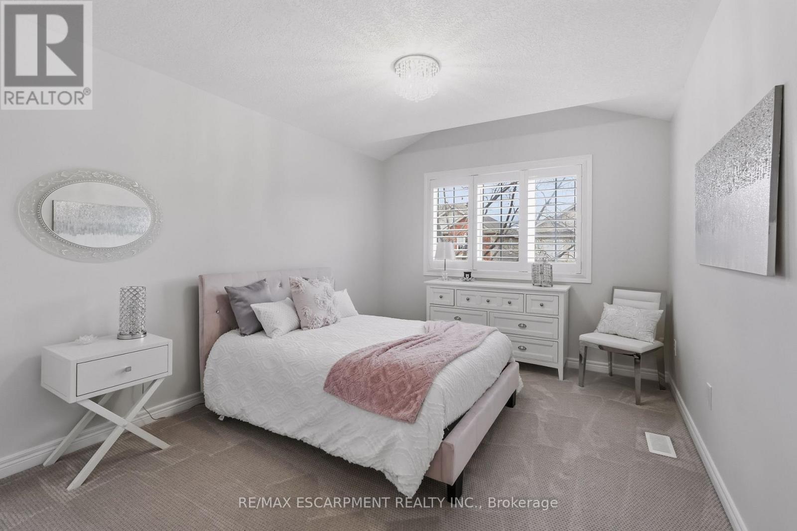 5317 Applegarth Drive, Burlington, Ontario  L7L 7E3 - Photo 26 - W12828418