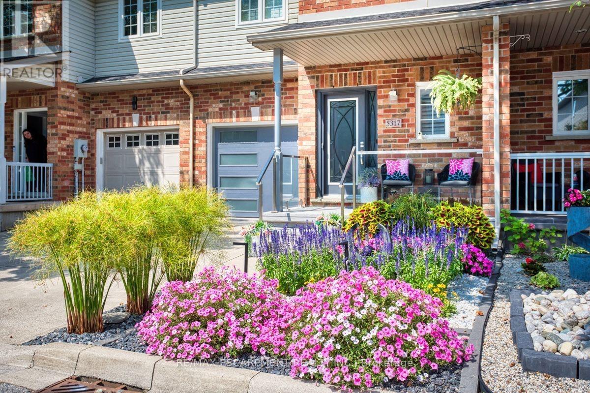 5317 Applegarth Drive, Burlington, Ontario  L7L 7E3 - Photo 3 - W12828418