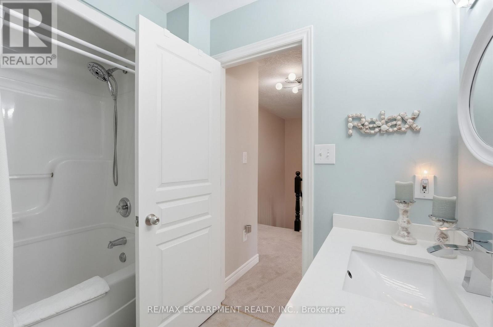 5317 Applegarth Drive, Burlington, Ontario  L7L 7E3 - Photo 32 - W12828418