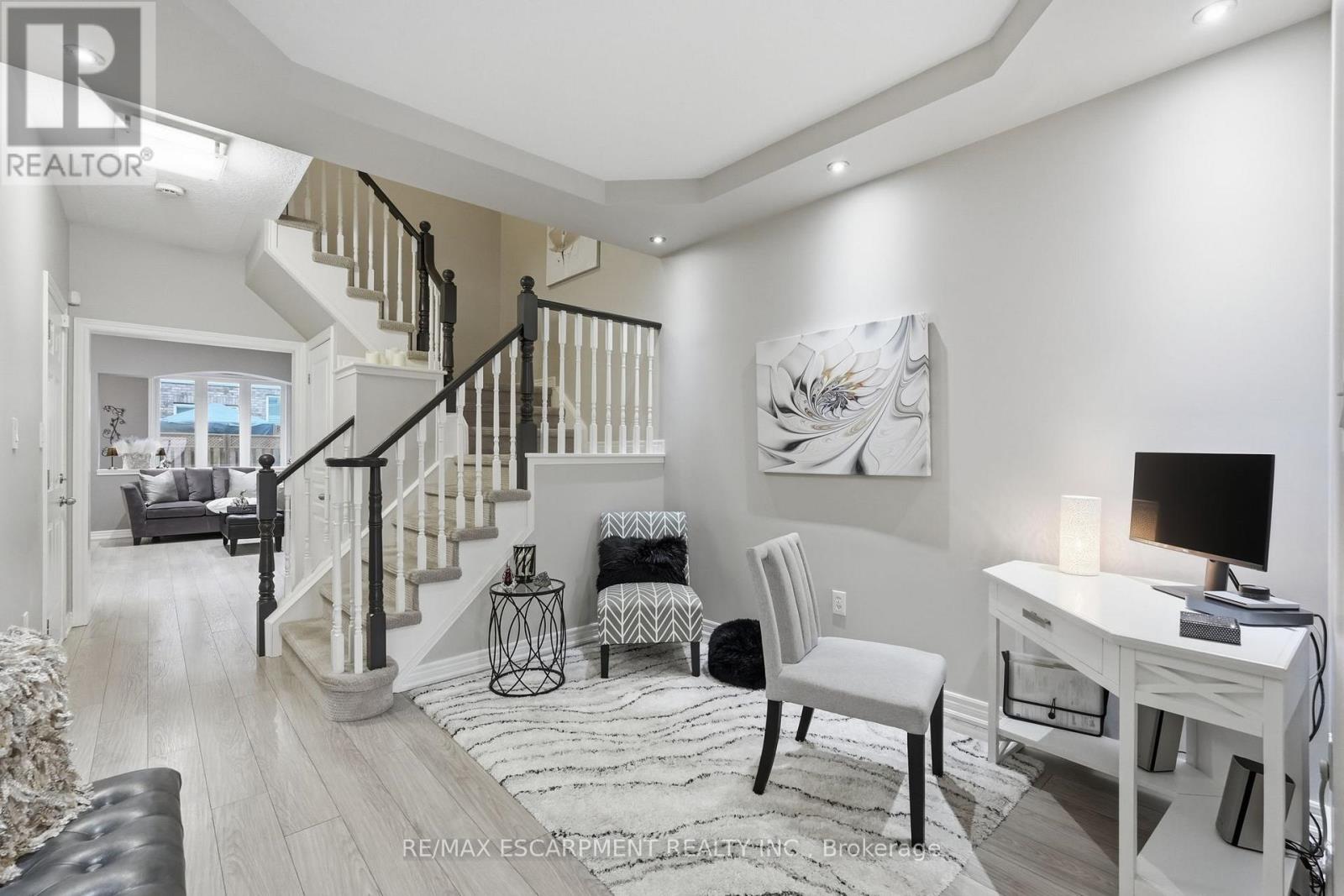 5317 Applegarth Drive, Burlington, Ontario  L7L 7E3 - Photo 8 - W12828418