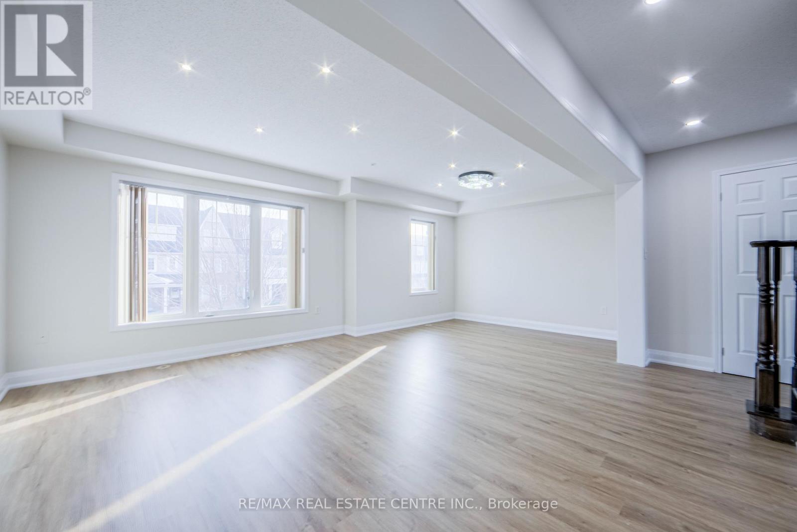 299 Dymott Avenue, Milton, Ontario  L9T 0Z5 - Photo 10 - W12828420