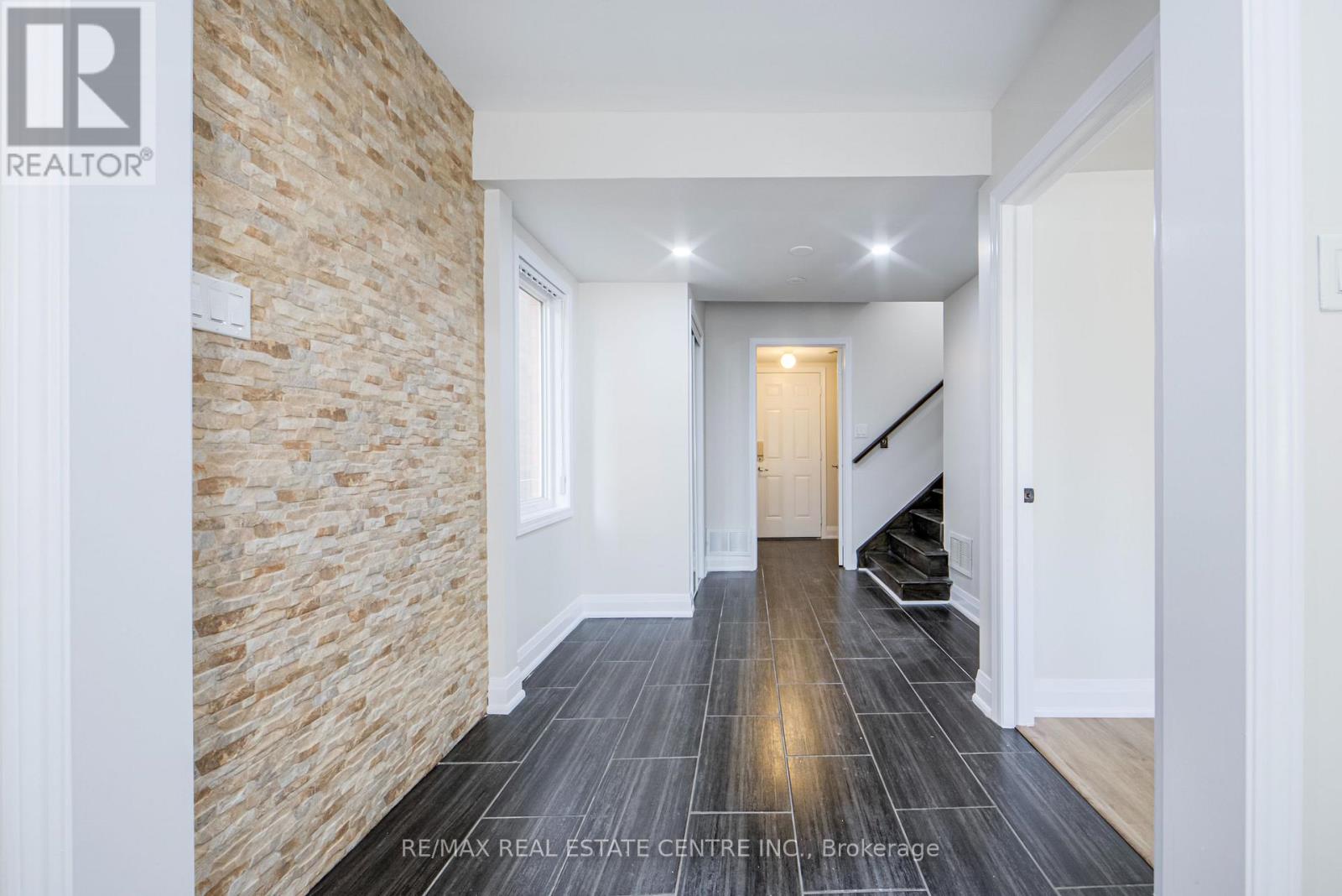 299 Dymott Avenue, Milton, Ontario  L9T 0Z5 - Photo 4 - W12828420