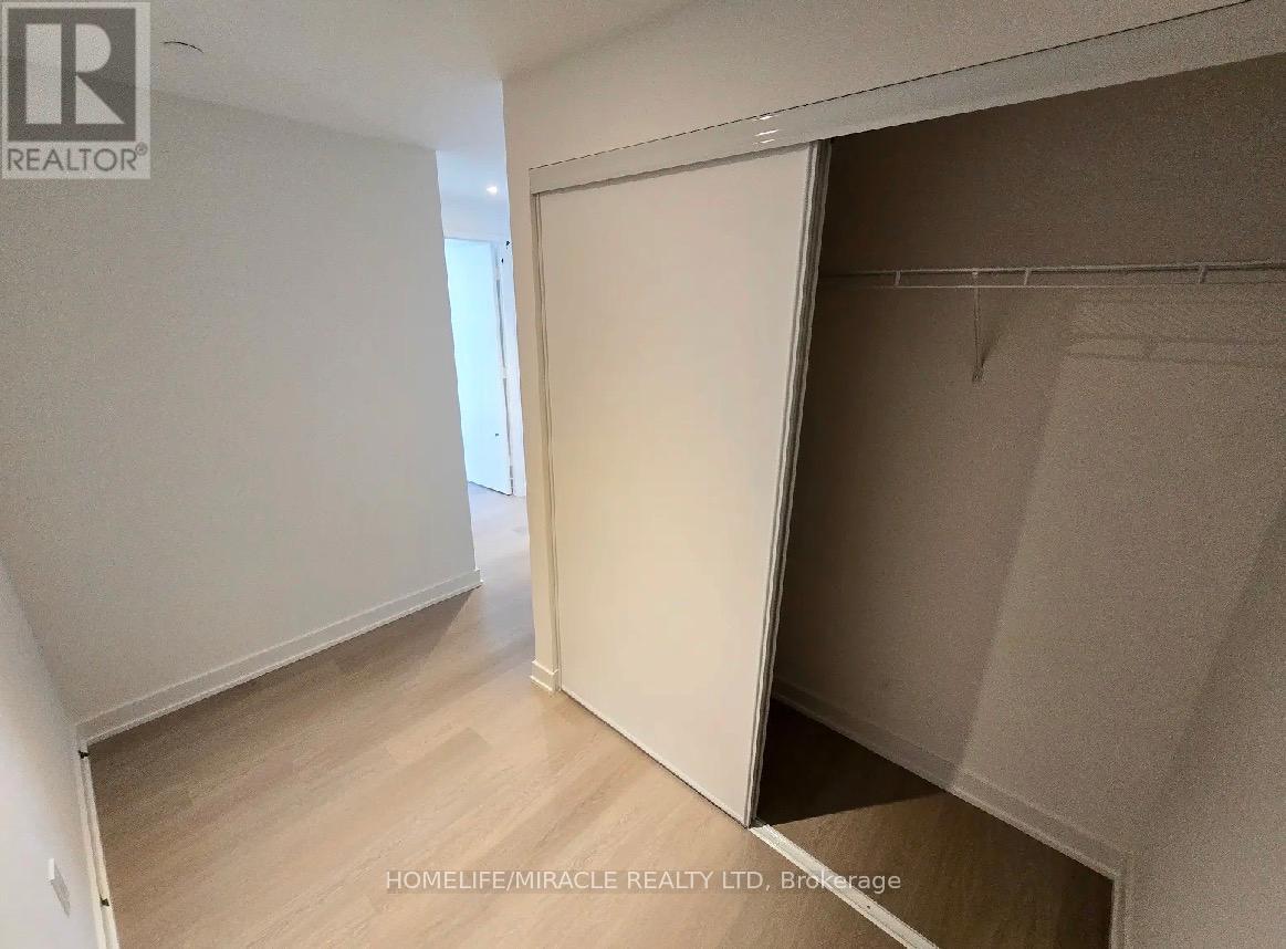 1712 - 448 Burnhamthorpe Road, Mississauga, Ontario  L5B 4M6 - Photo 7 - W12828434