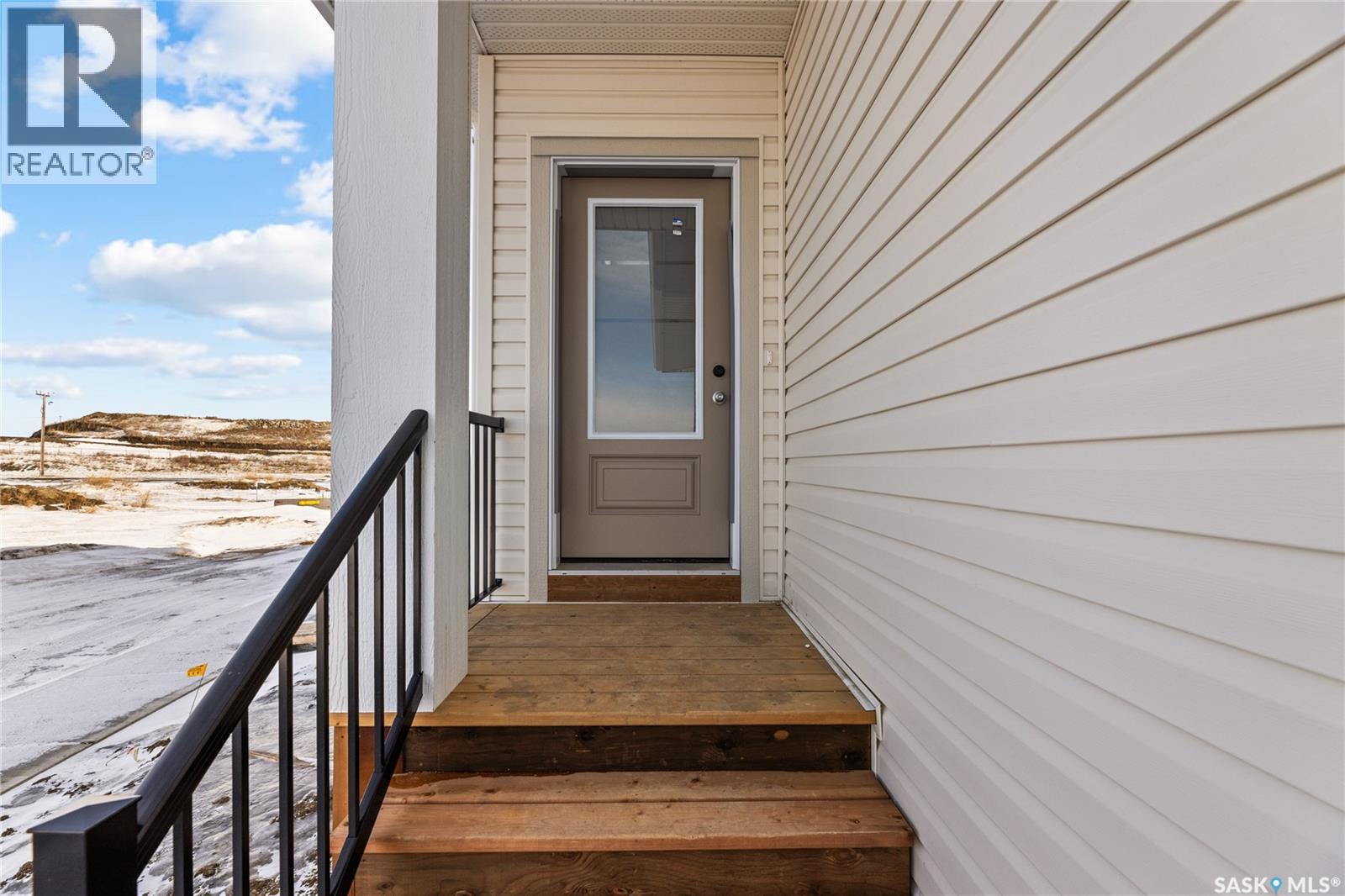 295 Nazarali Way, Saskatoon, Saskatchewan  S7V 1X6 - Photo 2 - SK029350