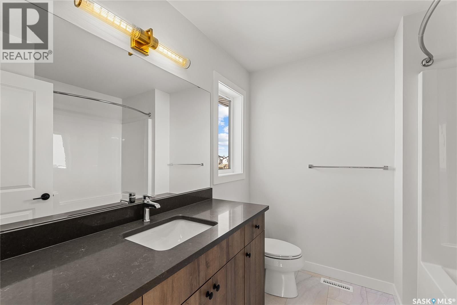 295 Nazarali Way, Saskatoon, Saskatchewan  S7V 1X6 - Photo 37 - SK029350