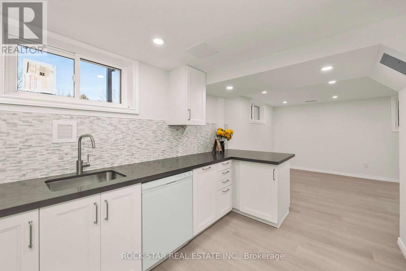 Lower - 60 Champlain Avenue, Hamilton, Ontario  L8G 2H7 - Photo 9 - X12828314