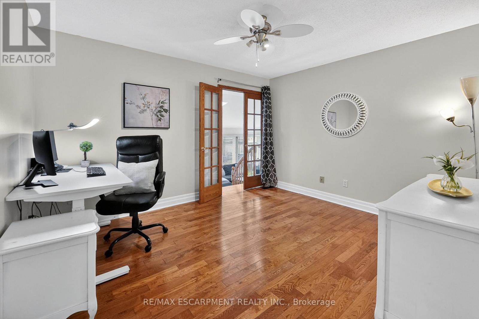 16 Samuel Road, Grimsby, Ontario  L3M 4P6 - Photo 12 - X12828400