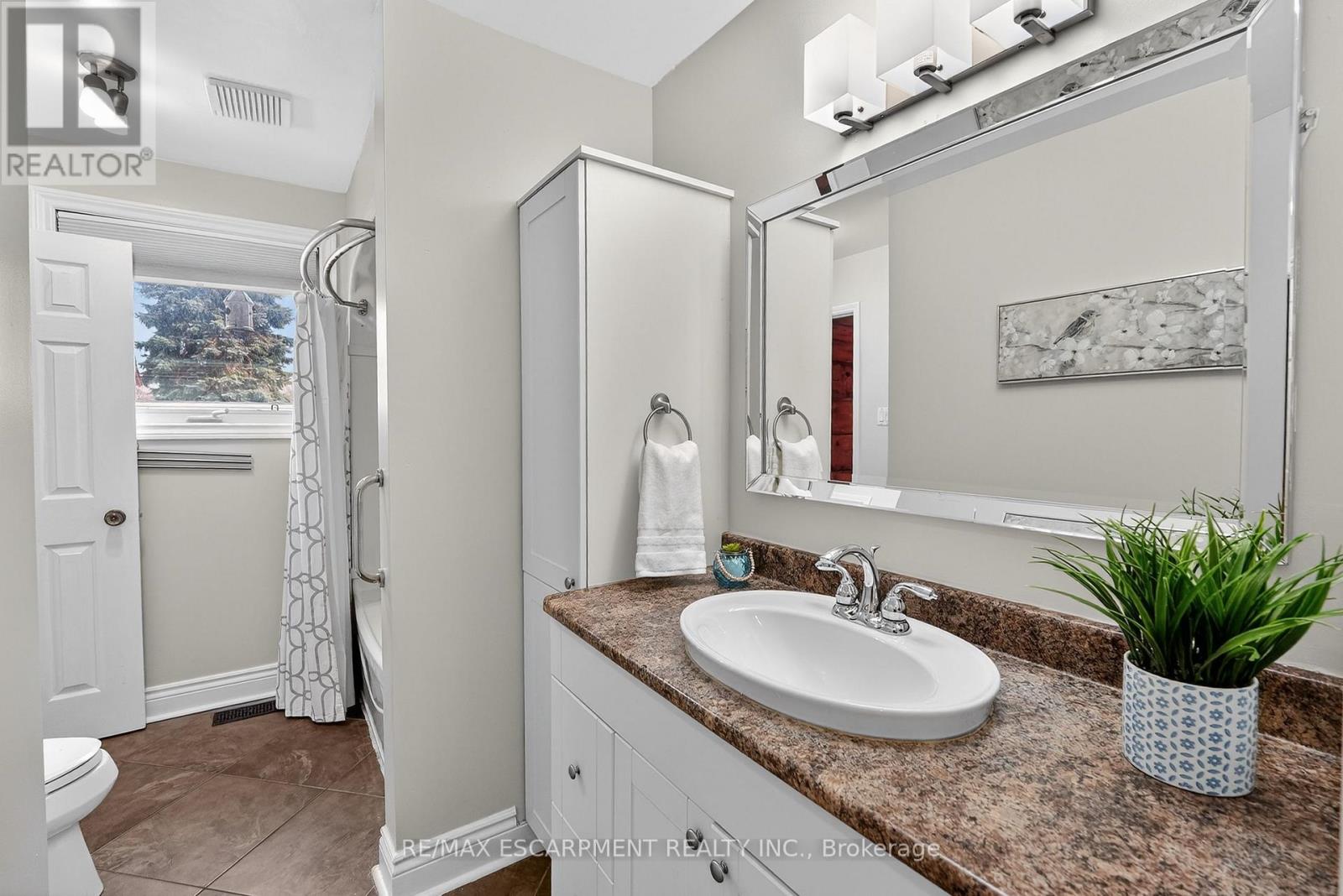 16 Samuel Road, Grimsby, Ontario  L3M 4P6 - Photo 14 - X12828400