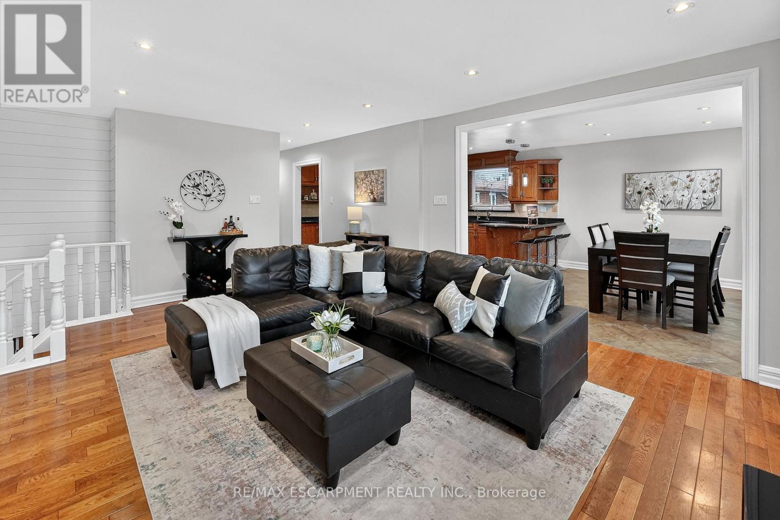 16 Samuel Road, Grimsby, Ontario  L3M 4P6 - Photo 4 - X12828400