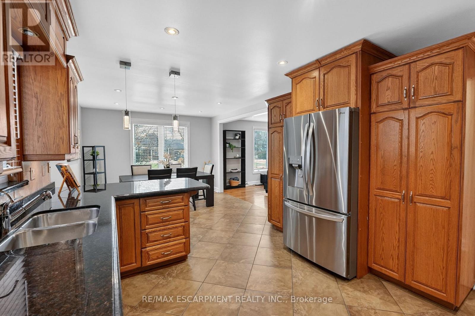 16 Samuel Road, Grimsby, Ontario  L3M 4P6 - Photo 9 - X12828400