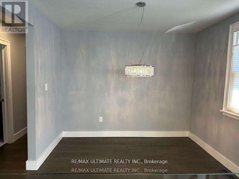 10 Columbia Street, St. Catharines, Ontario  L2R 5H6 - Photo 4 - X12828426