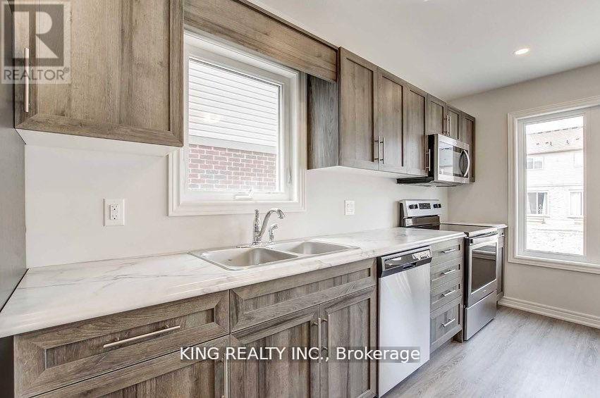 126 Monarch Street, Welland, Ontario  L3C 0G6 - Photo 2 - X12828432